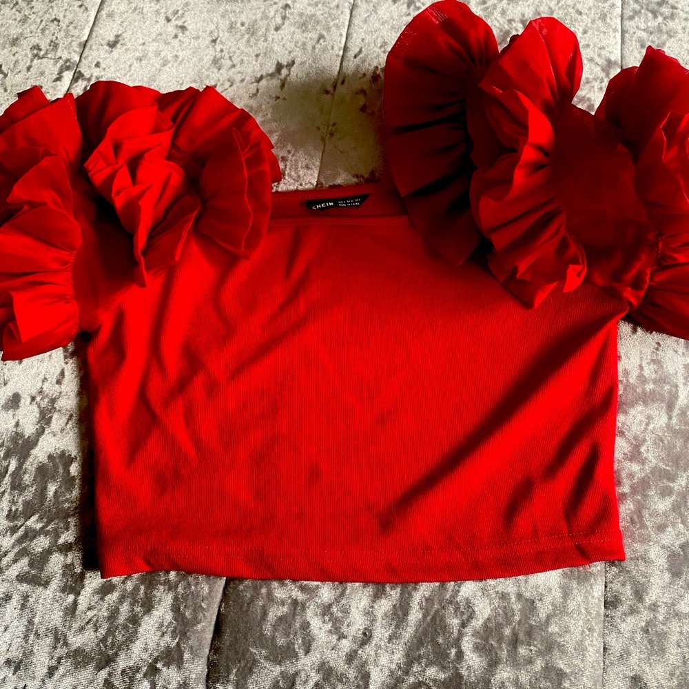 Red two pieces outfit  crop top and skirt with puffy short sleeves
